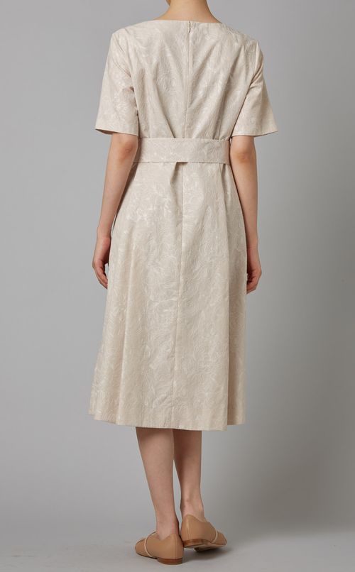 フラワーエンブロイダリーワンピース