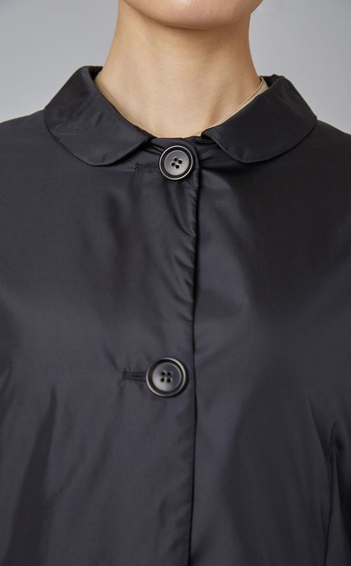 ナイロンショートジャケット