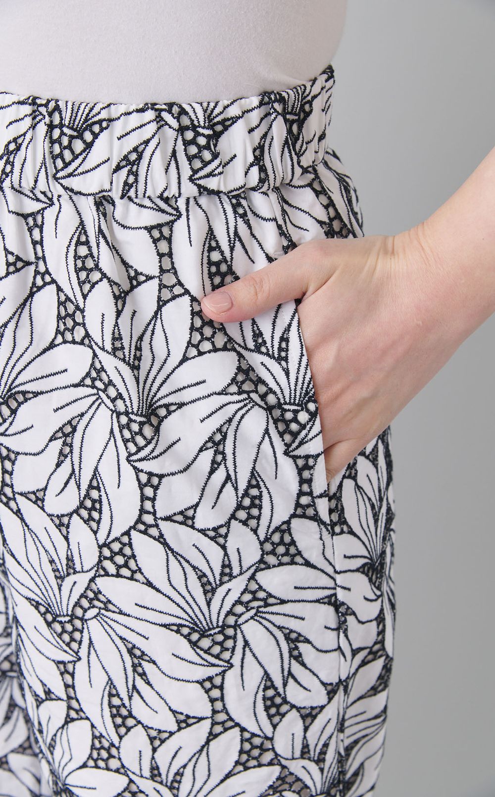 フラワー刺繍イージーパンツ