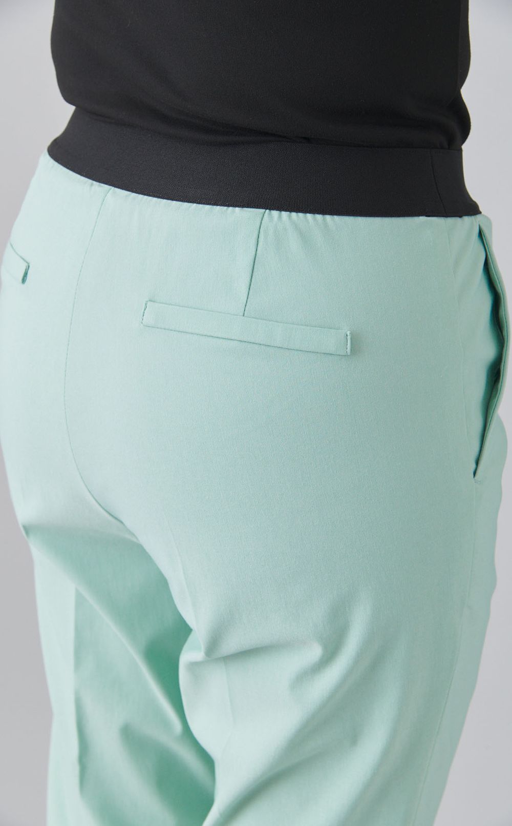 ストレッチテーパードイージーパンツ