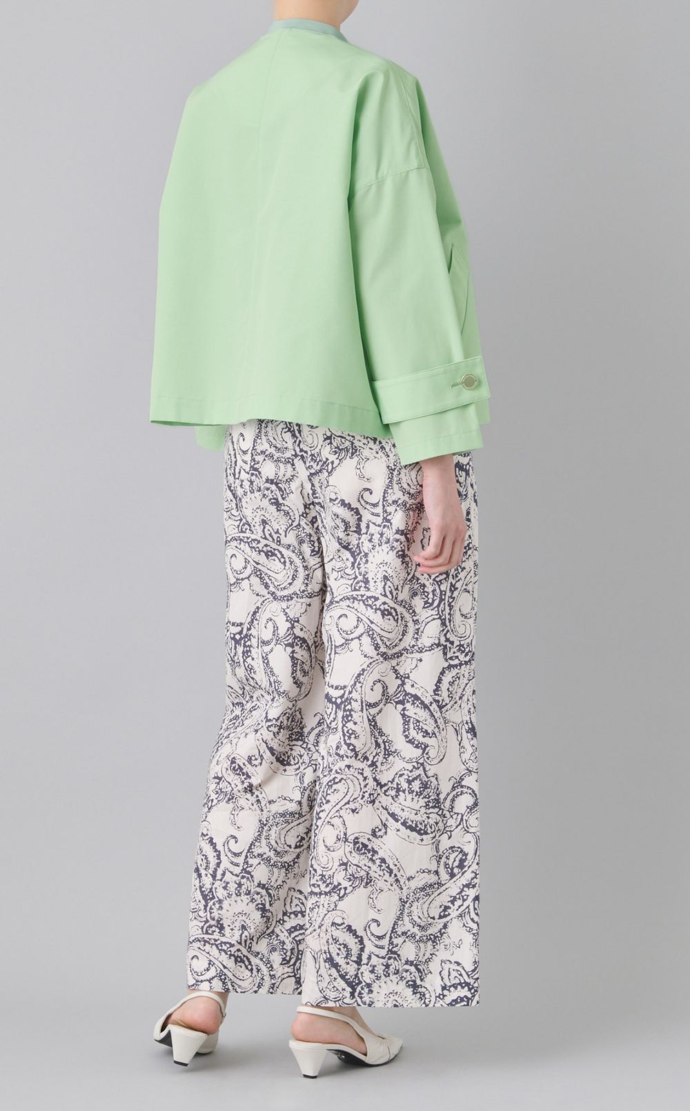 ノーカラーフレアショートコート