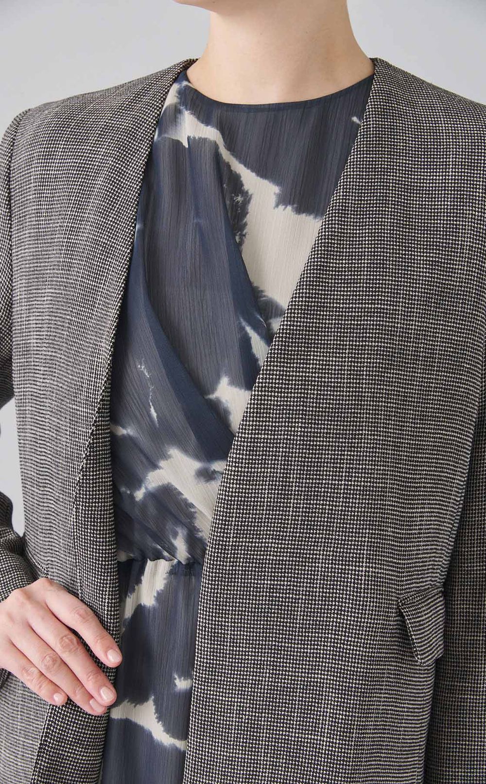 ノーカラーライトジャケット