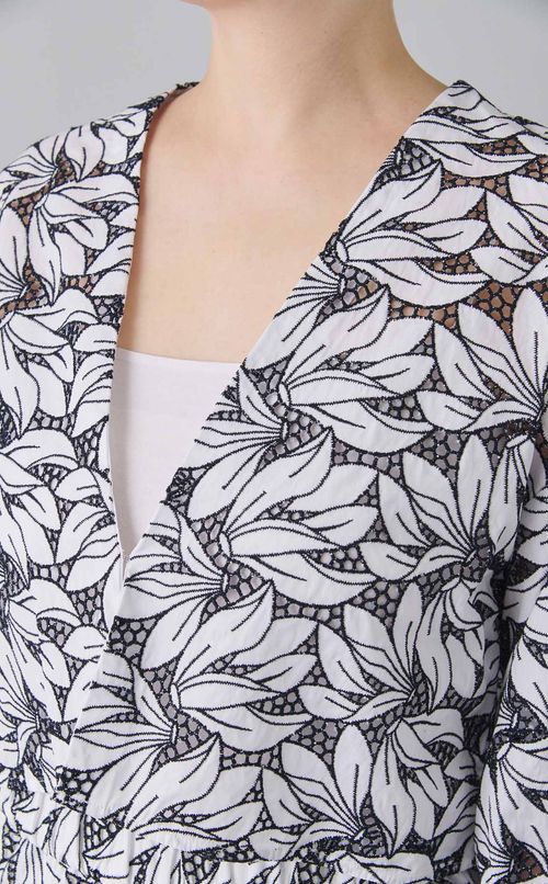 フラワー刺繍ボレロブラウス