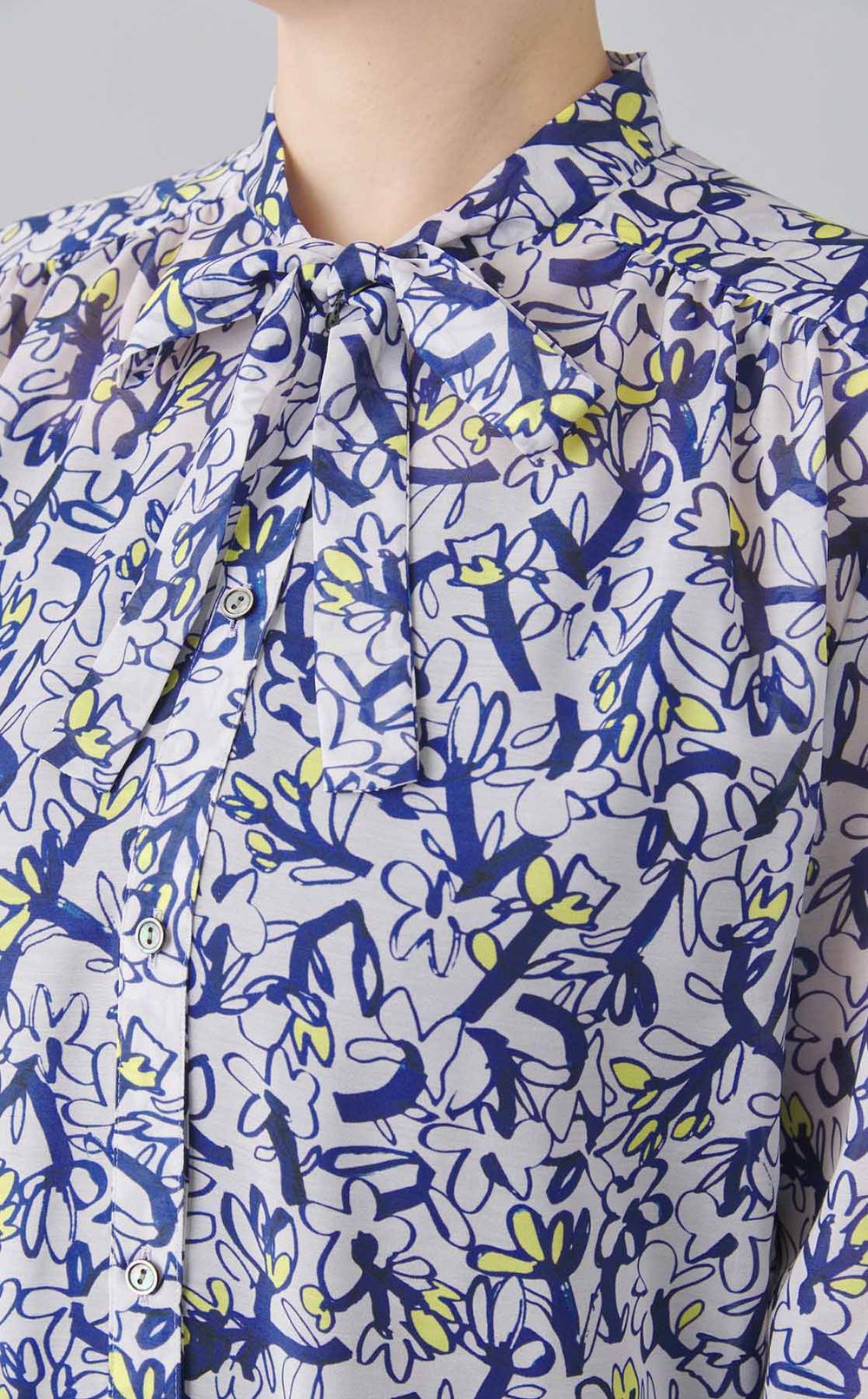 フラワーステッチボウタイブラウス