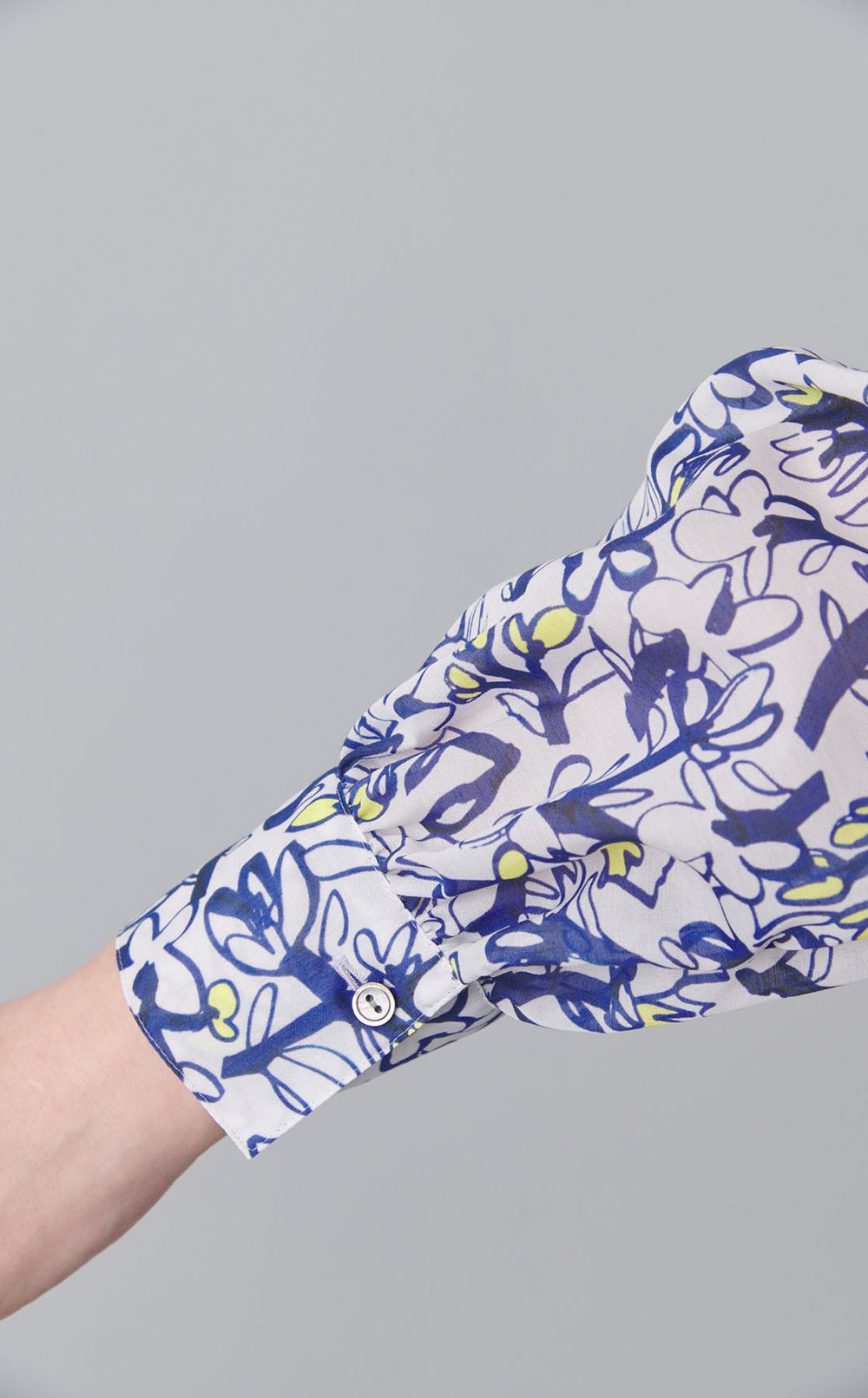 フラワーステッチボウタイブラウス