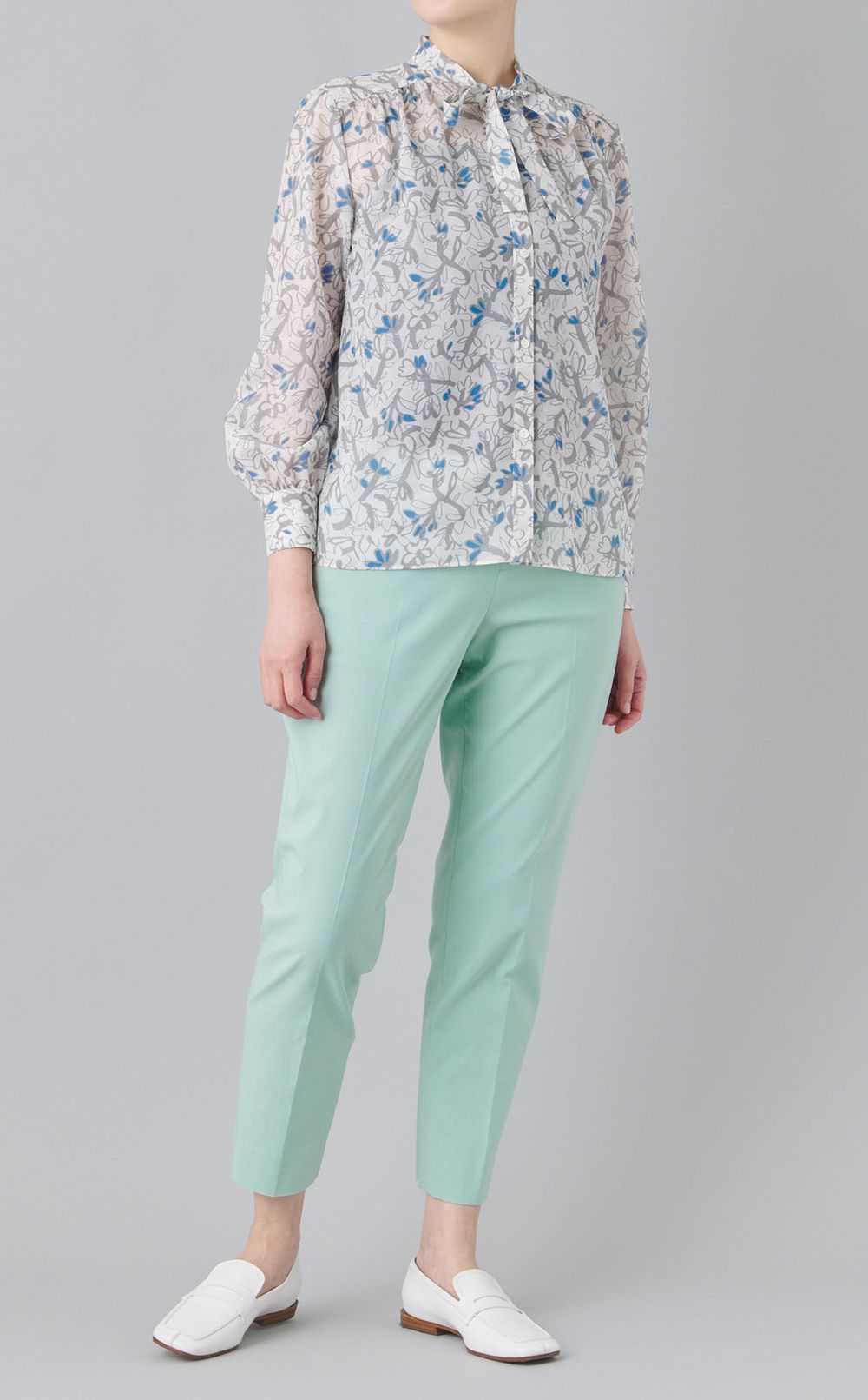 フラワーステッチボウタイブラウス