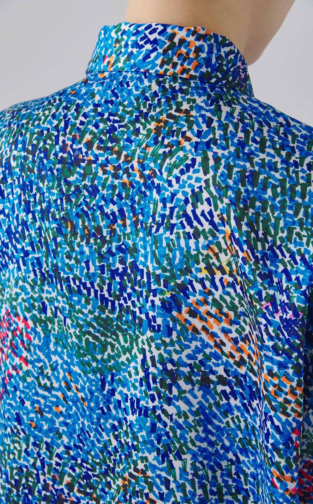 プリントサテンブラウス