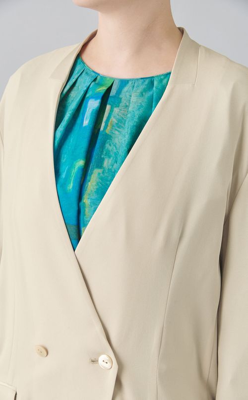 バックサテンノーカラージャケット