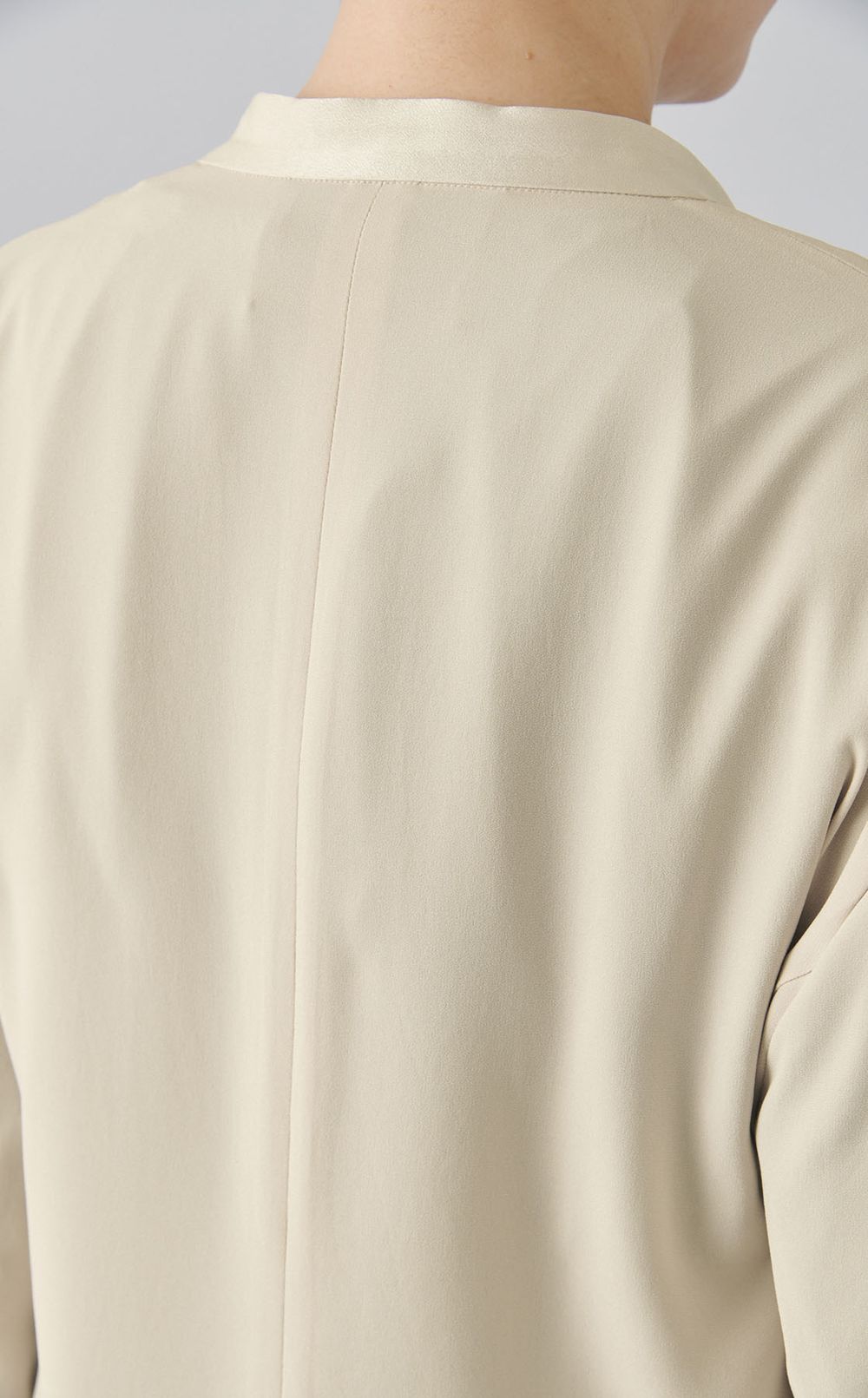 バックサテンノーカラージャケット