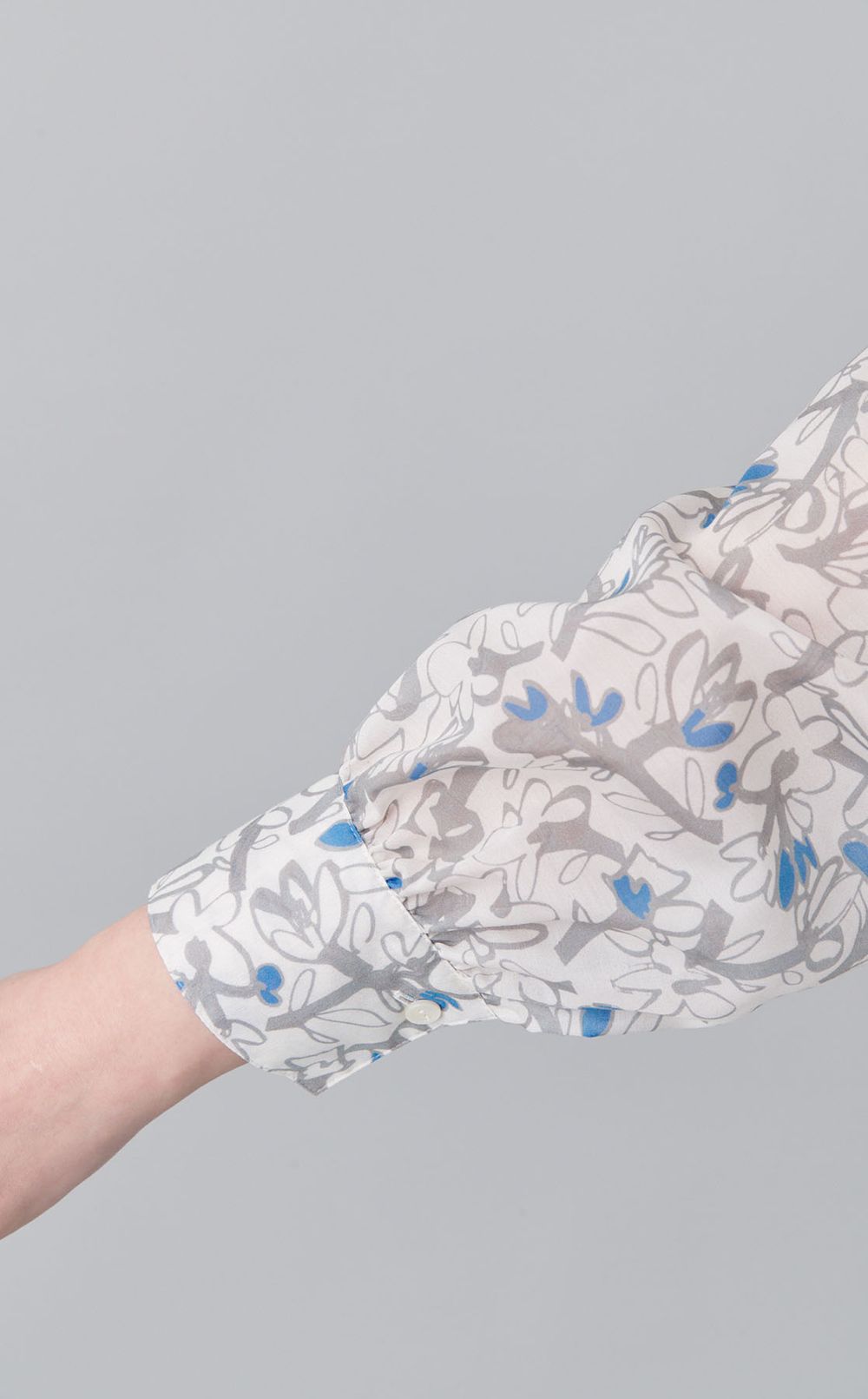 フラワーステッチボウタイブラウス