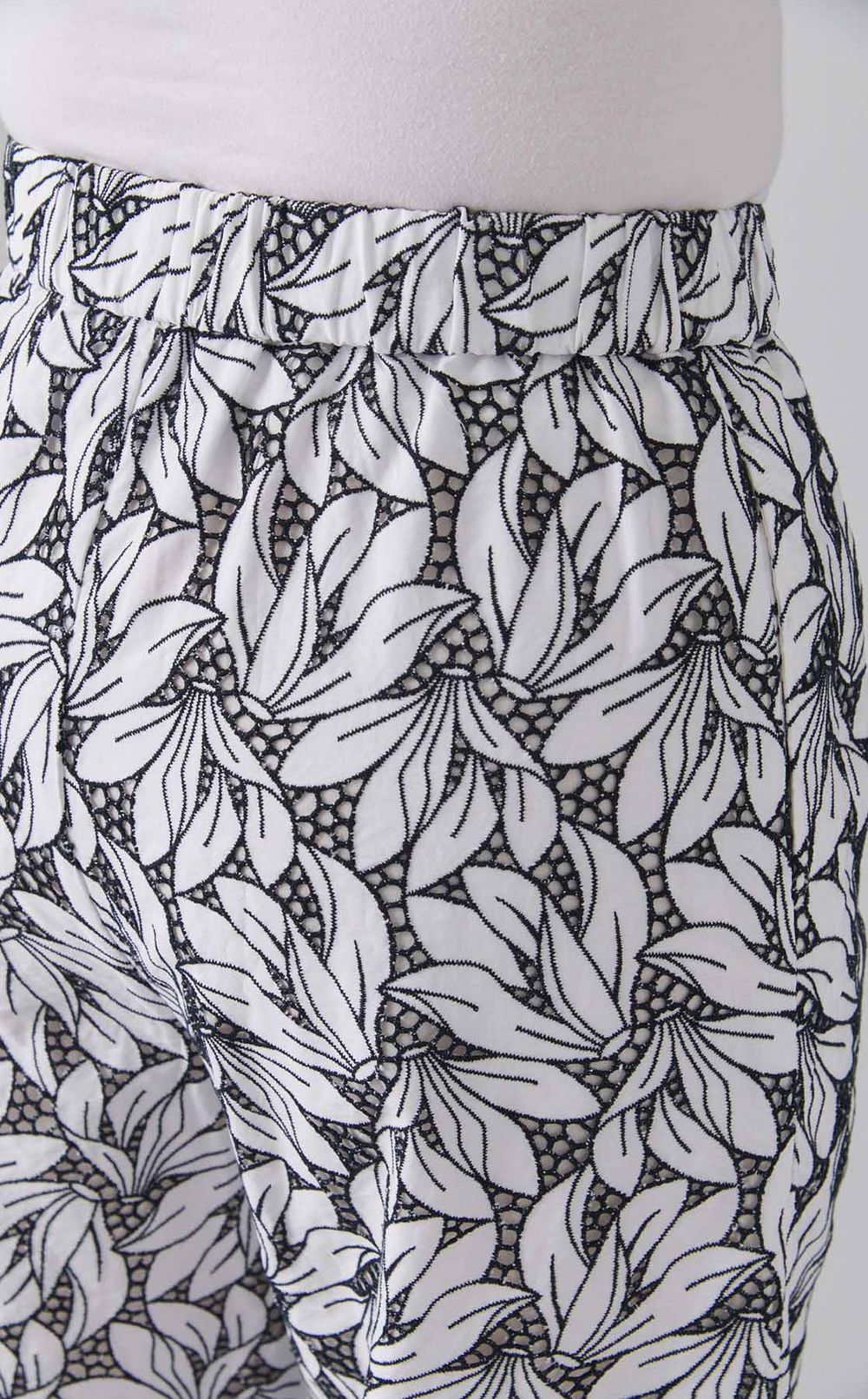 フラワー刺繍イージーパンツ