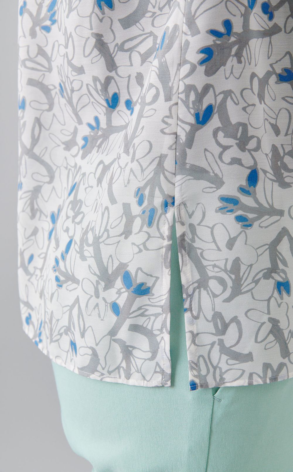 フラワーステッチボウタイブラウス