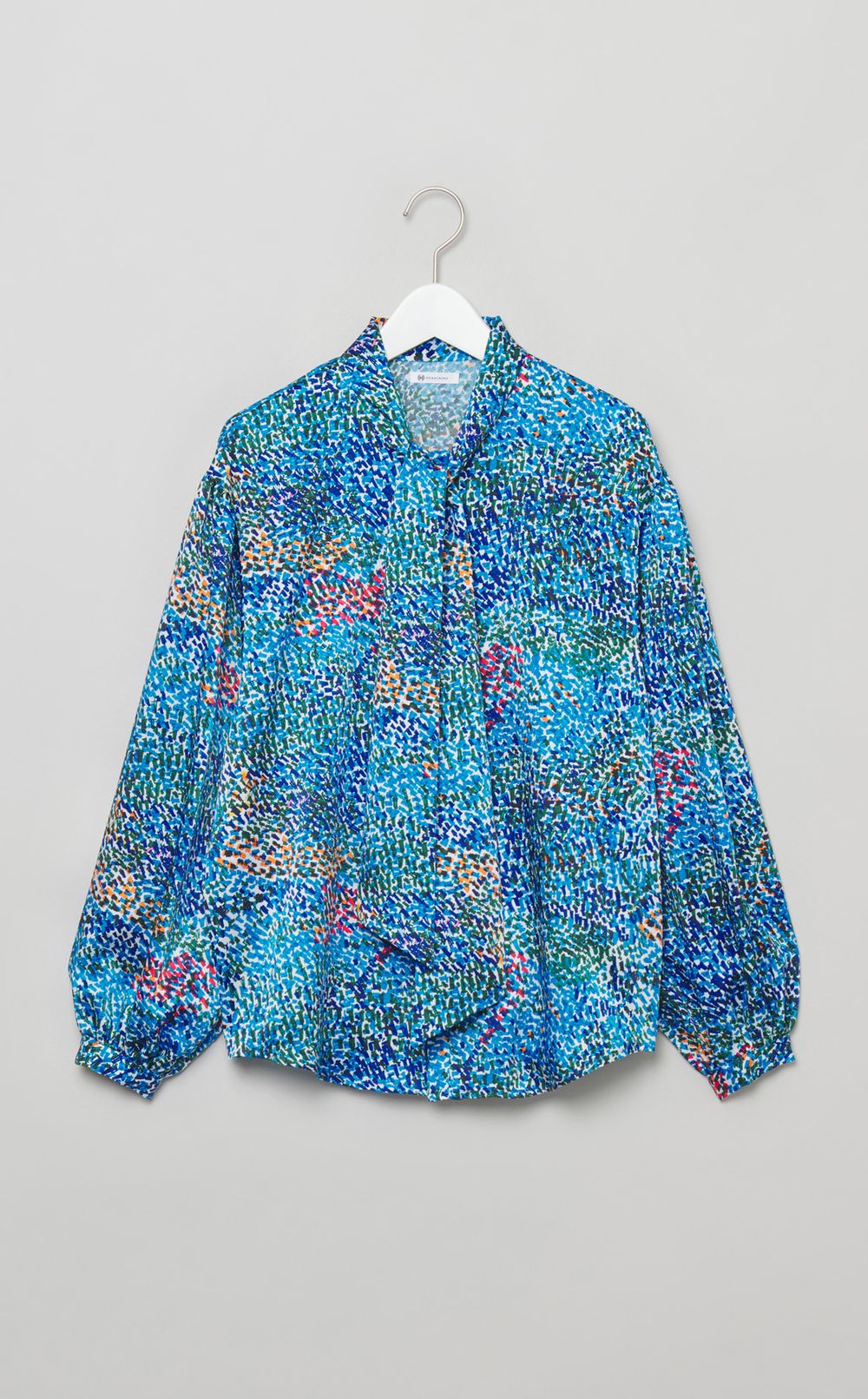 プリントサテンブラウス