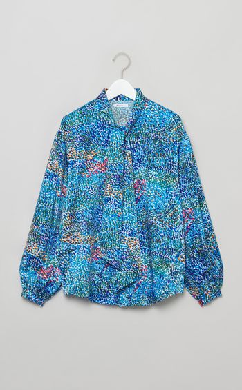 プリントサテンブラウス