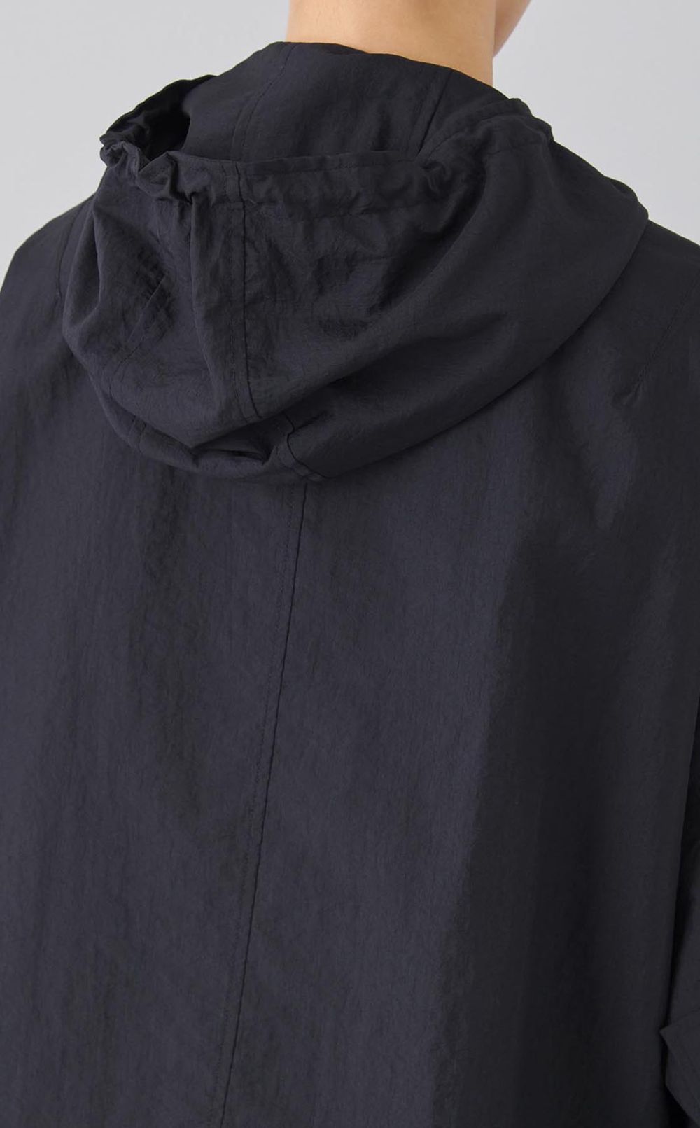 フーディウィンドブレーカー