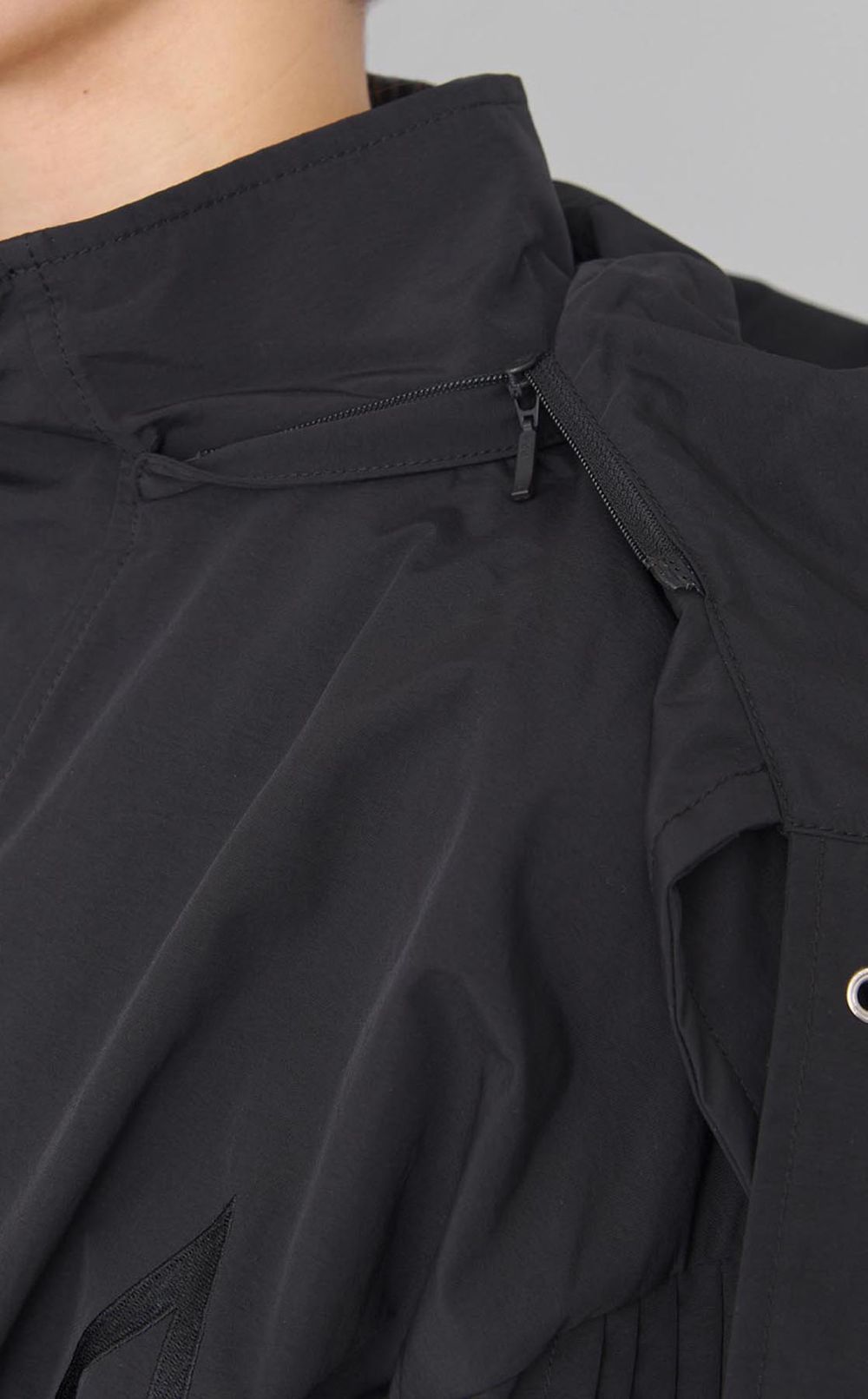 ナイロンピンタックショートブルゾン