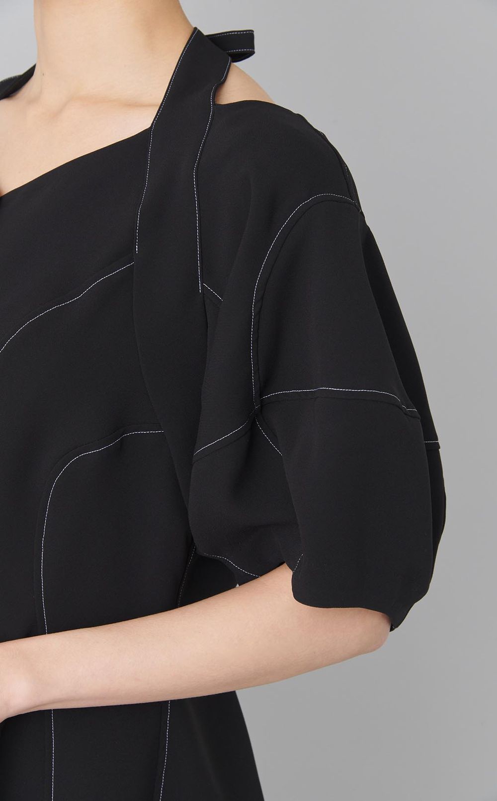 パフスリーブホルターデザインブラウス