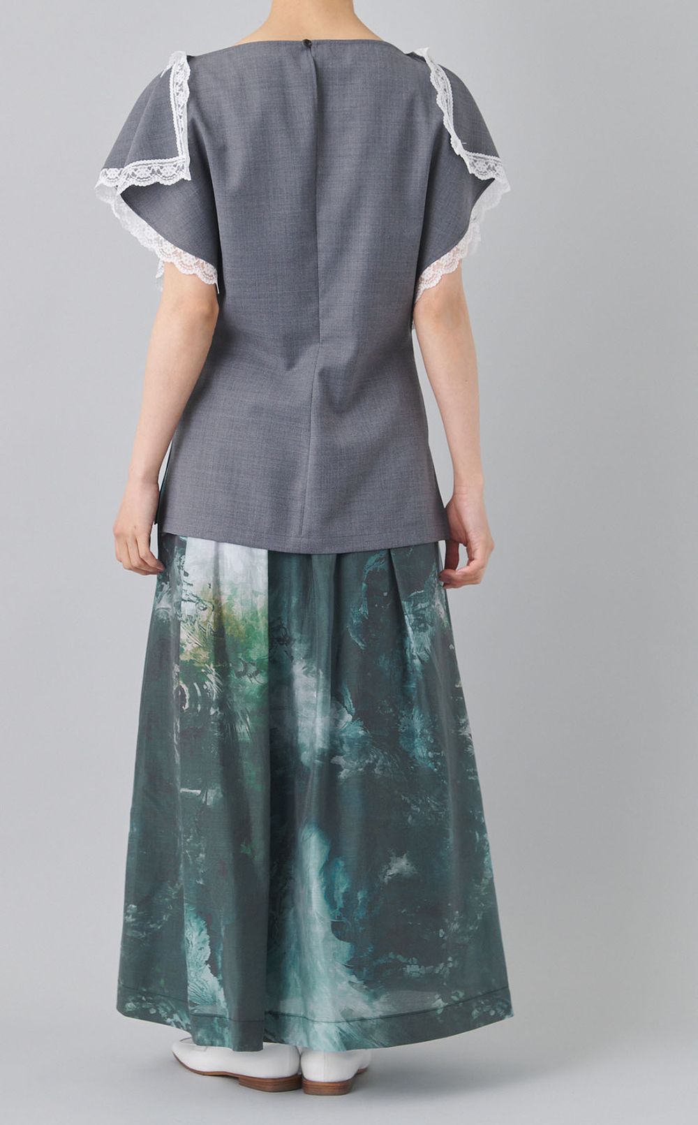 スリットスリーブレーストリムブラウス