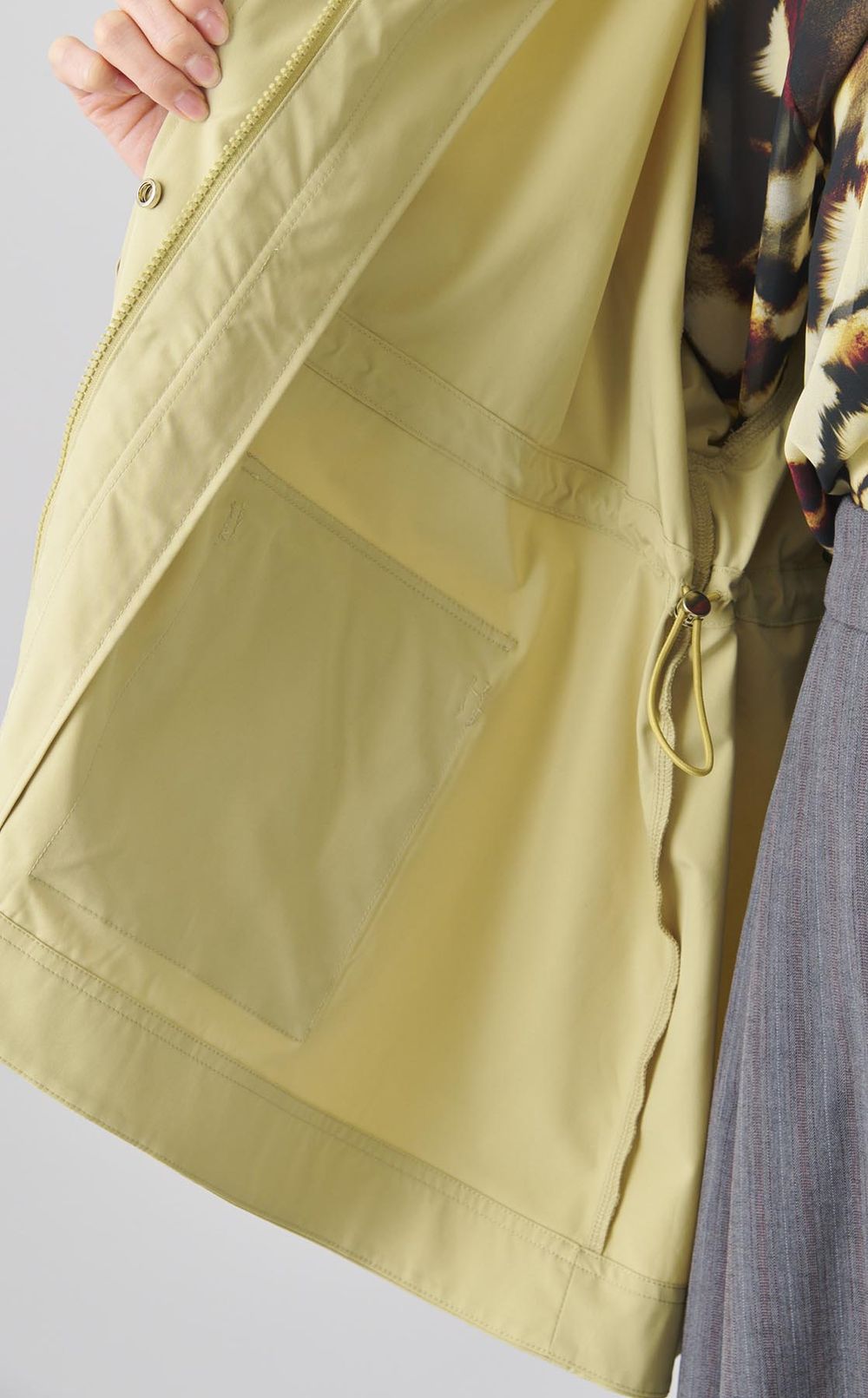 ドローストリングマウンテンブルゾン