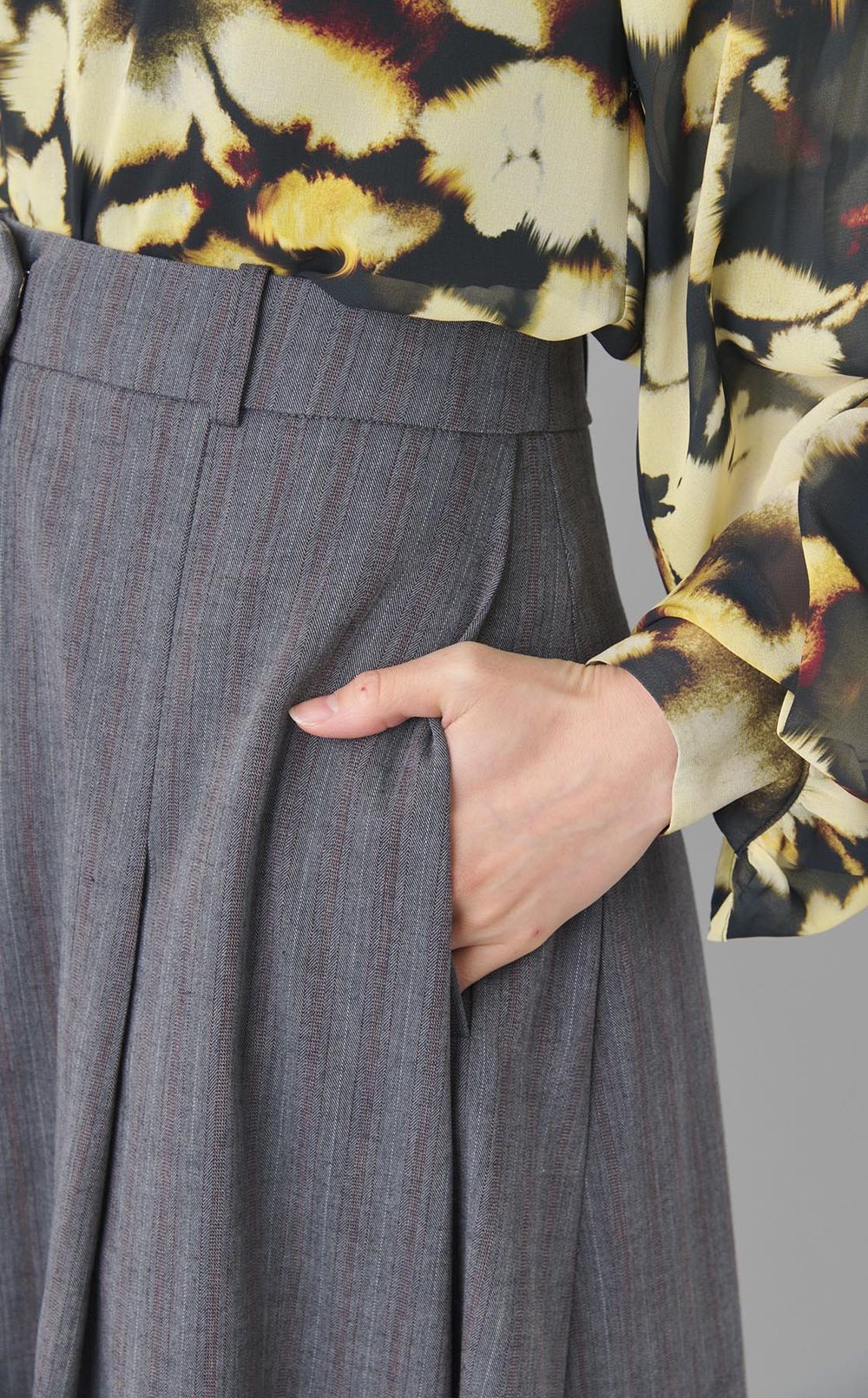 ヘリンボーンタックフレアスカート