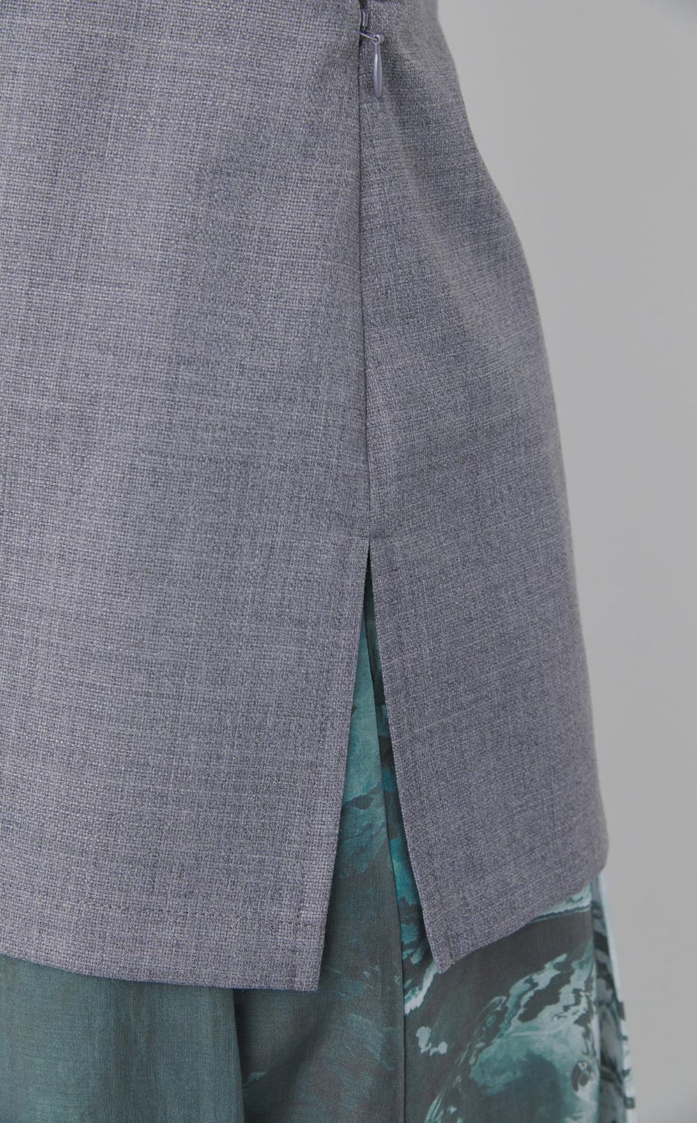 スリットスリーブレーストリムブラウス