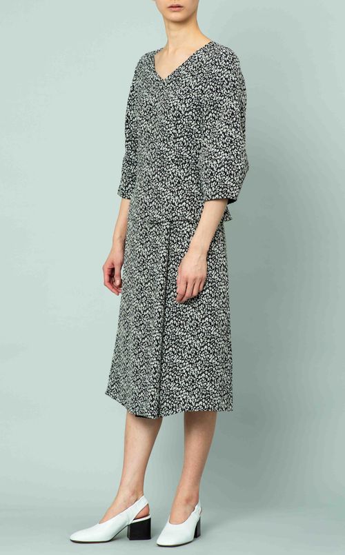 フラワージャガードミディスカート