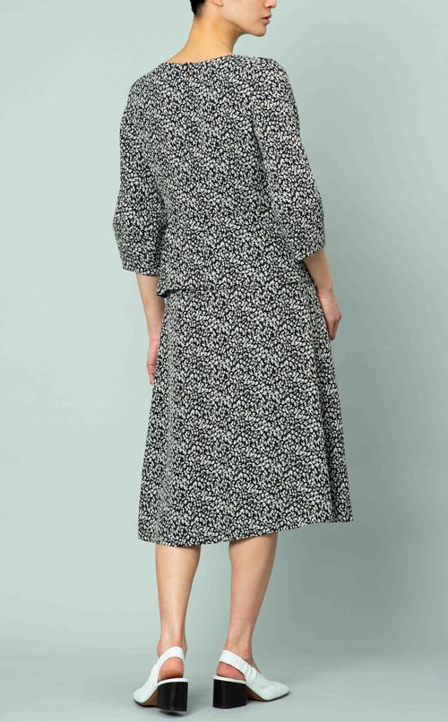 フラワージャガードミディスカート