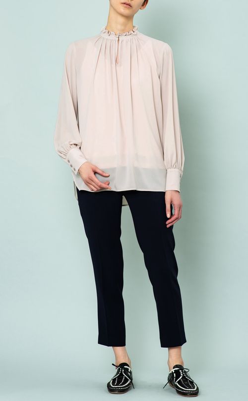 フリルネックブラウス