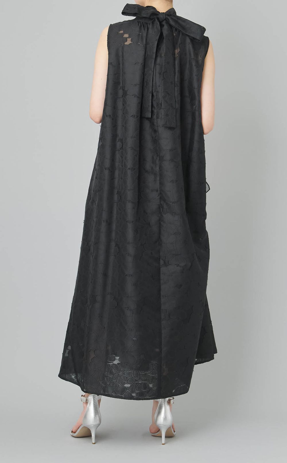 ジャガードハイネックビーズ付ワンピース