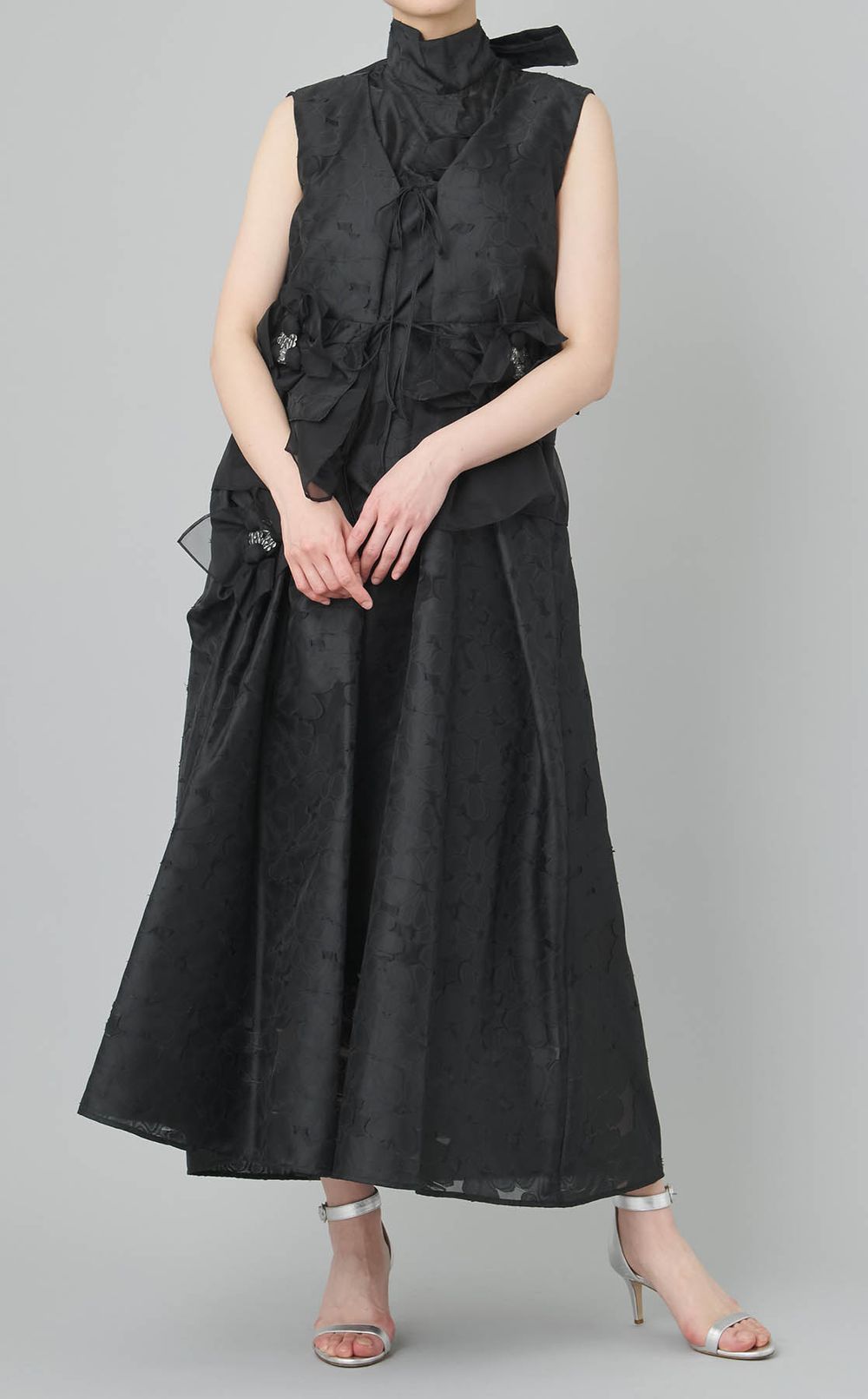 ジャガードハイネックビーズ付ワンピース