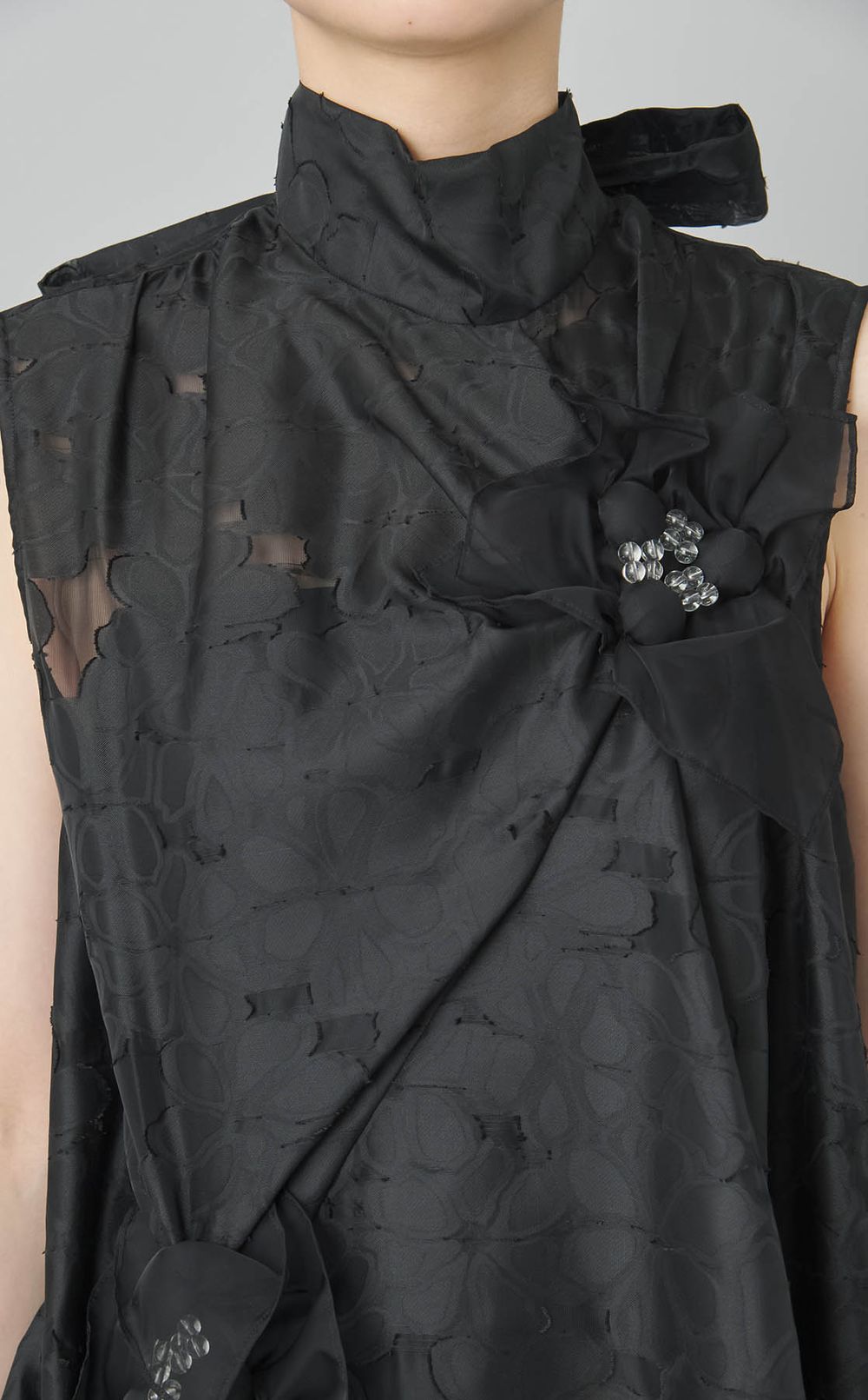 ジャガードハイネックビーズ付ワンピース