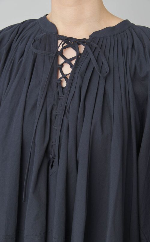 タックレースアッププルオーバー