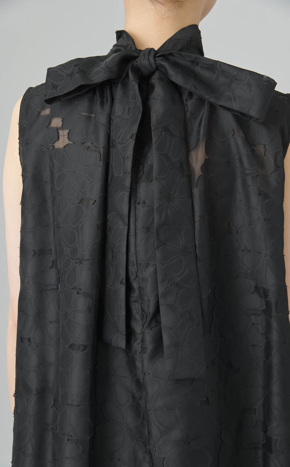 ジャガードハイネックビーズ付ワンピース