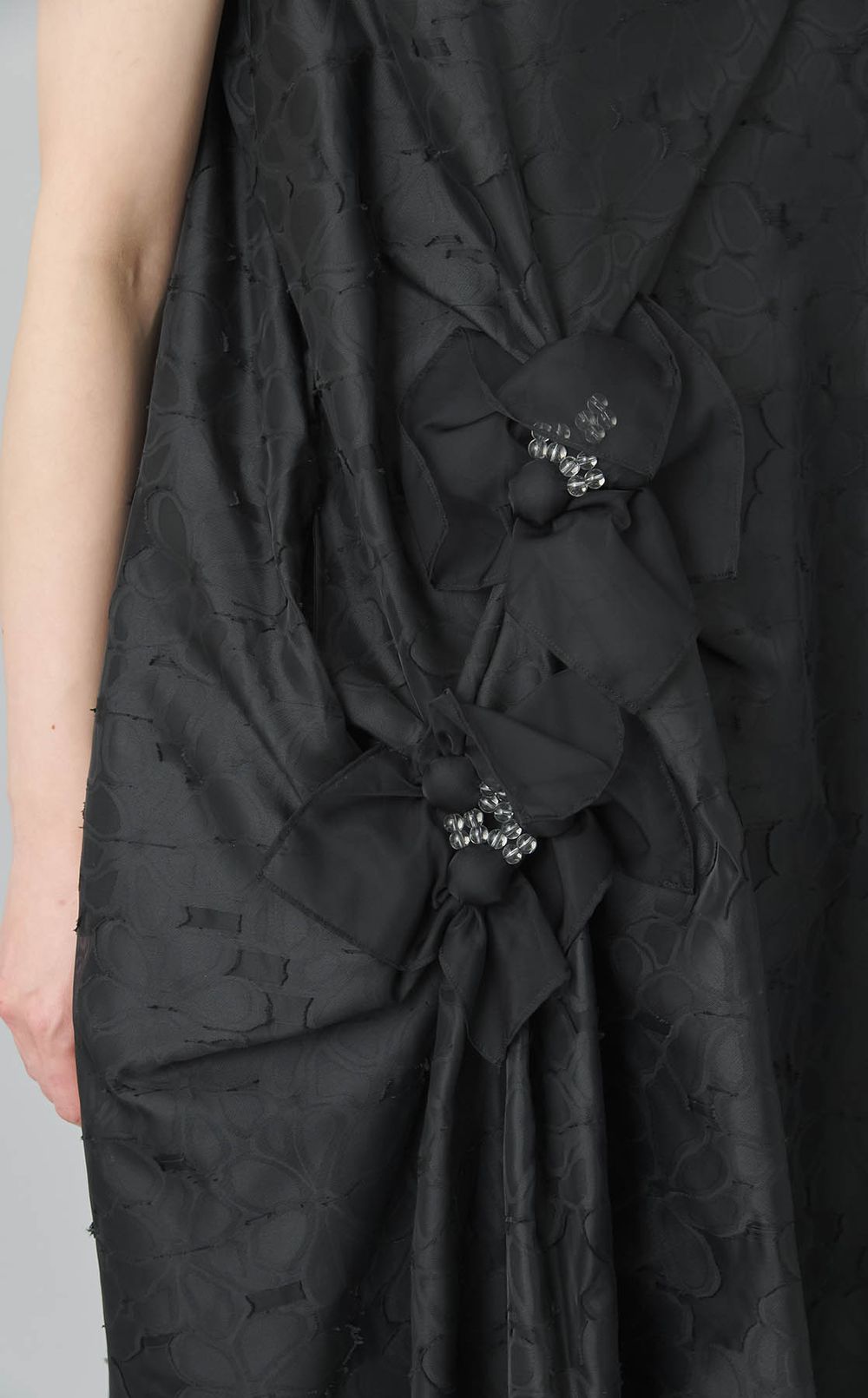 ジャガードハイネックビーズ付ワンピース