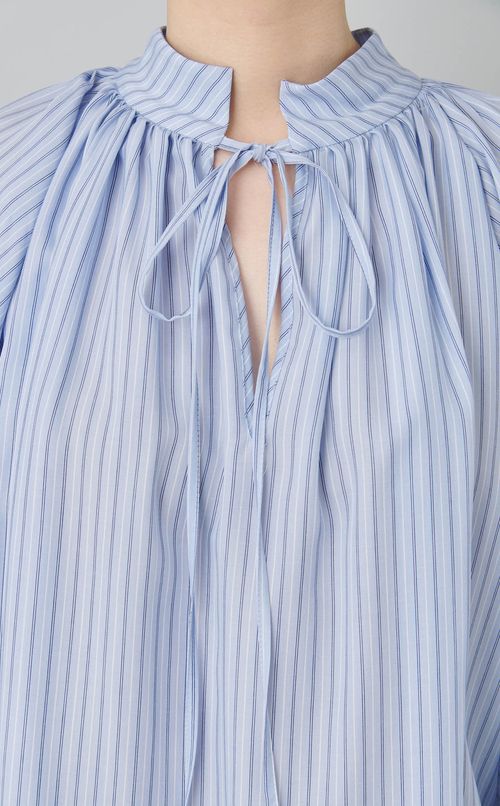 シャーリングボリュームブラウス