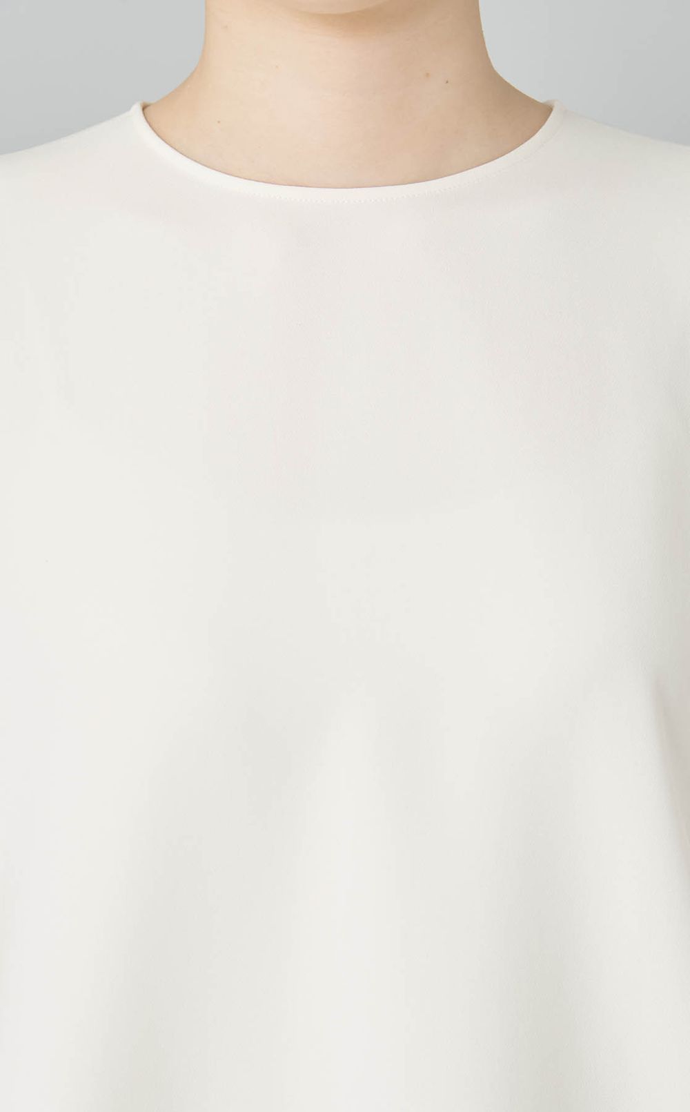 バックラウンドヘムブラウス