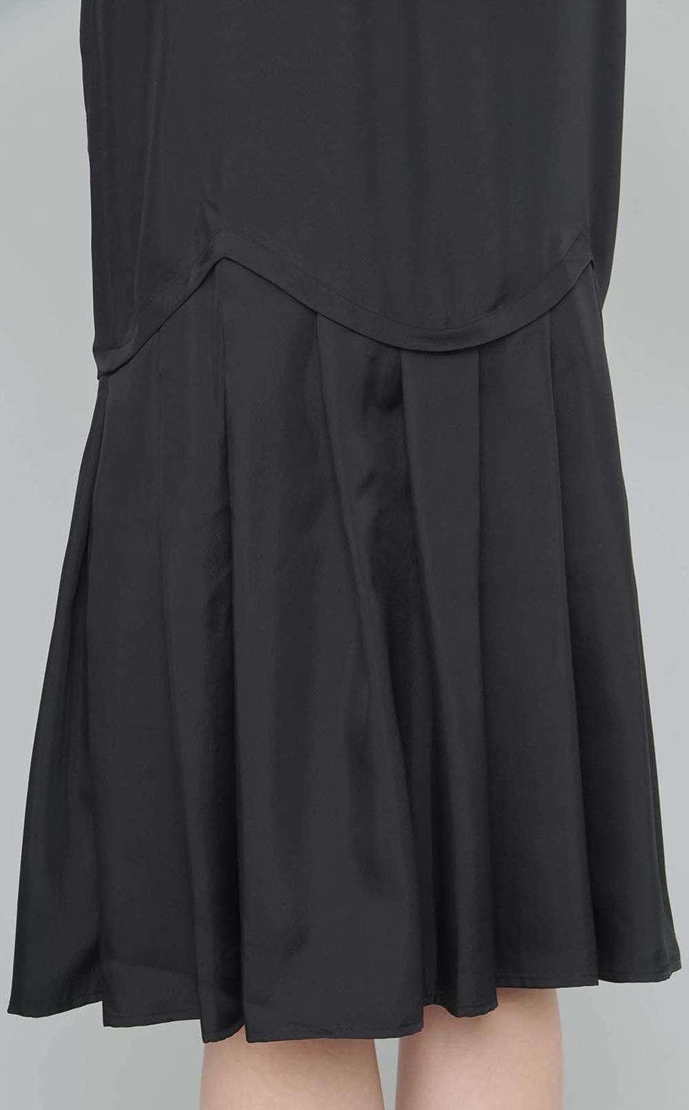 スカーフプリーツミディワンピース