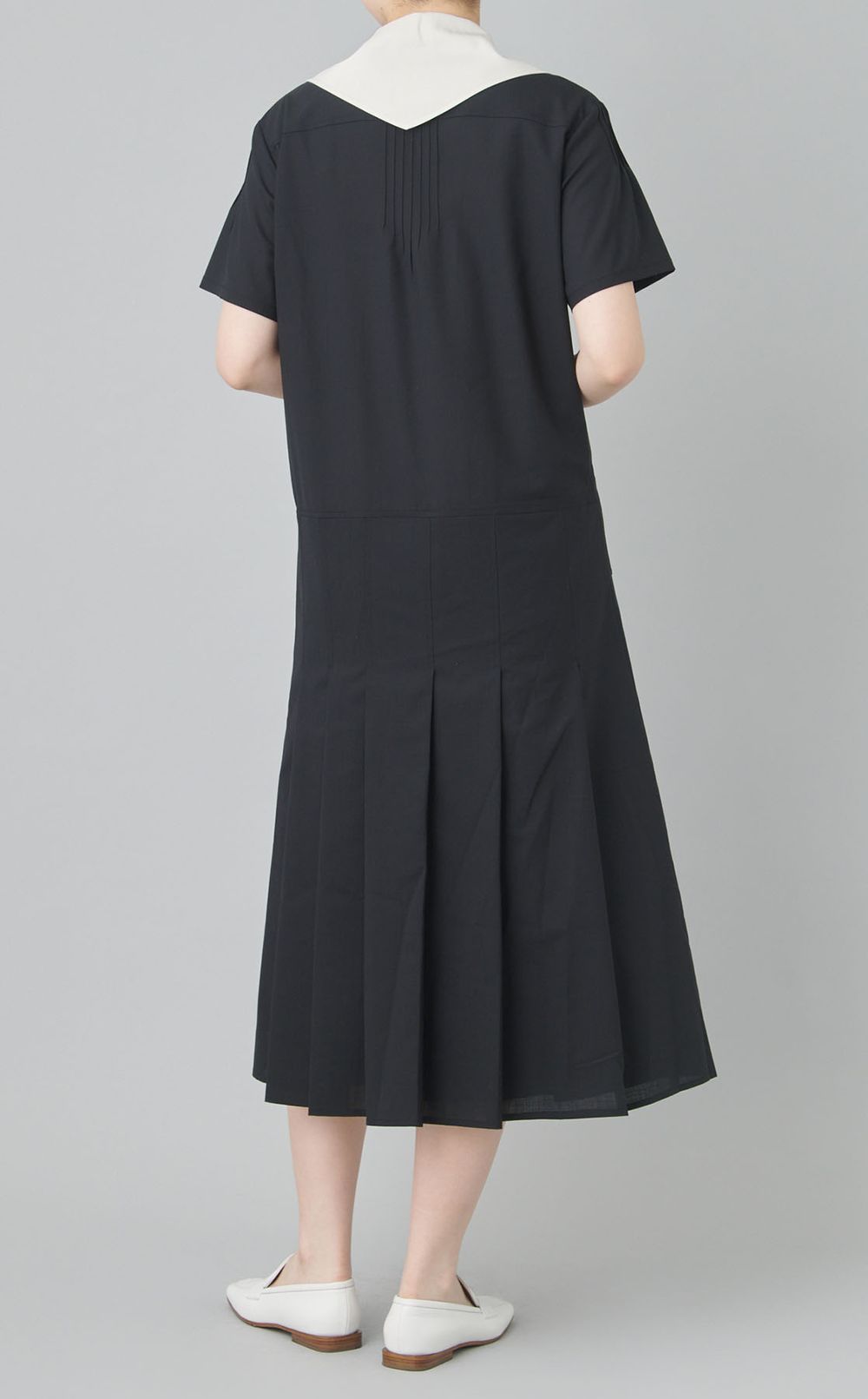 ショートスリーブプリーツワンピース