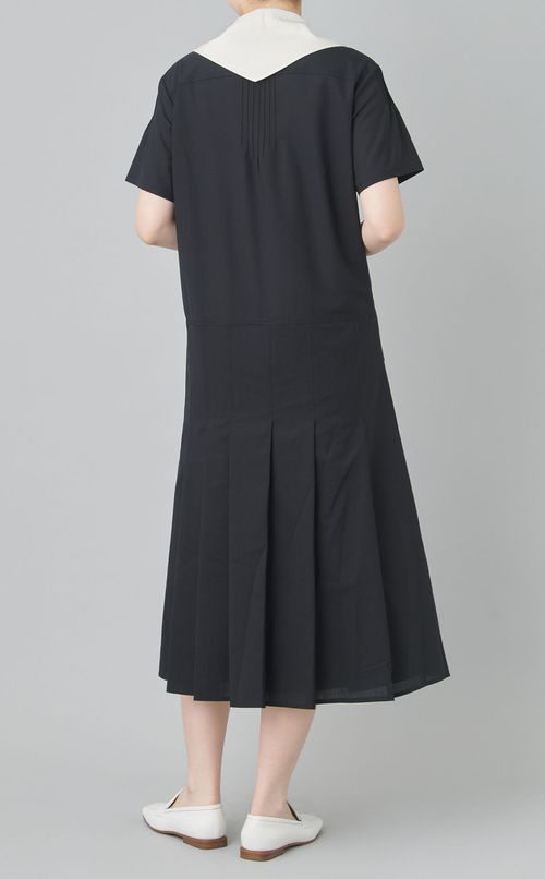 ショートスリーブプリーツワンピース