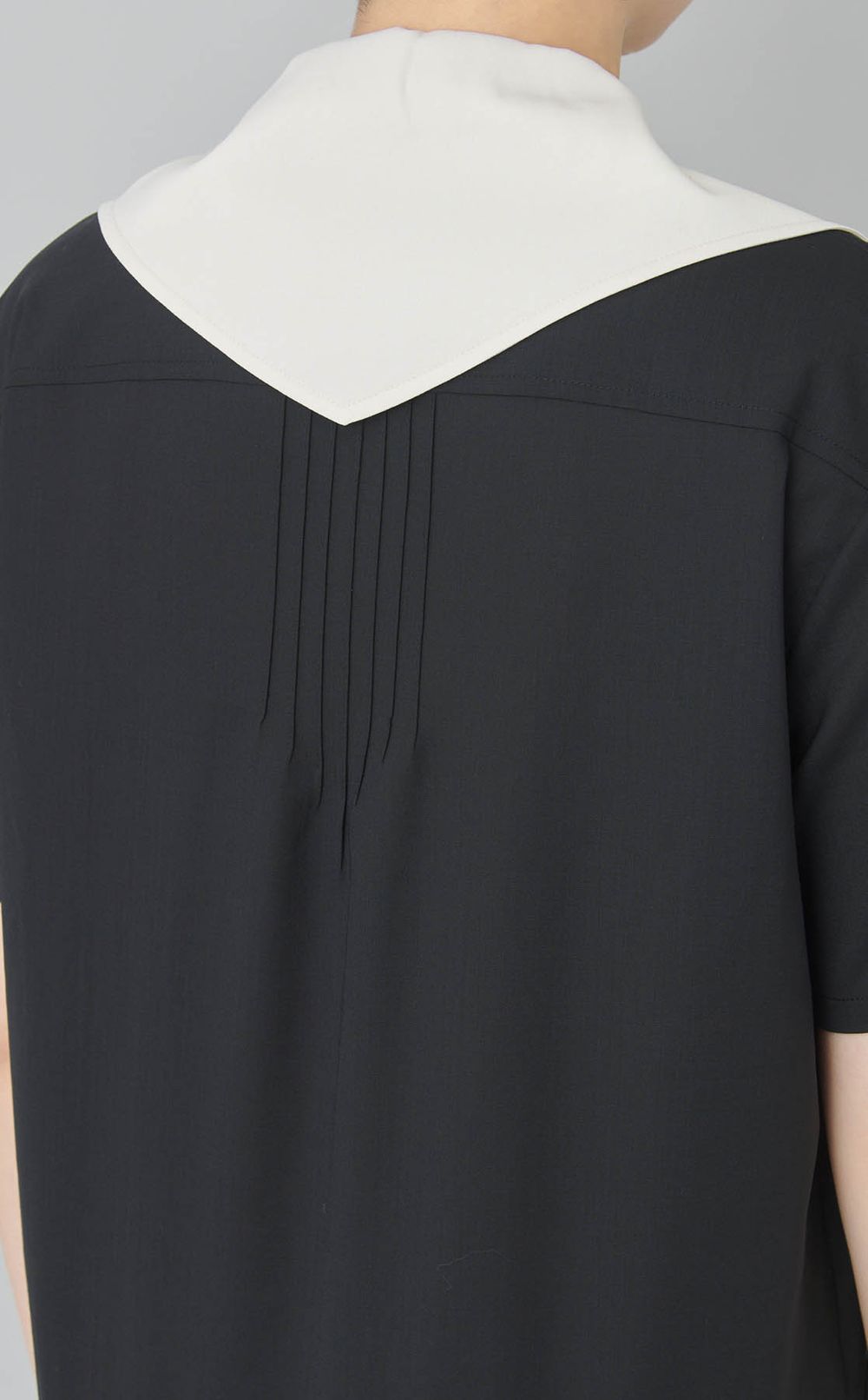 ショートスリーブプリーツワンピース