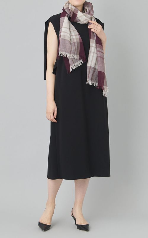 ケープバックノースリーブドレス