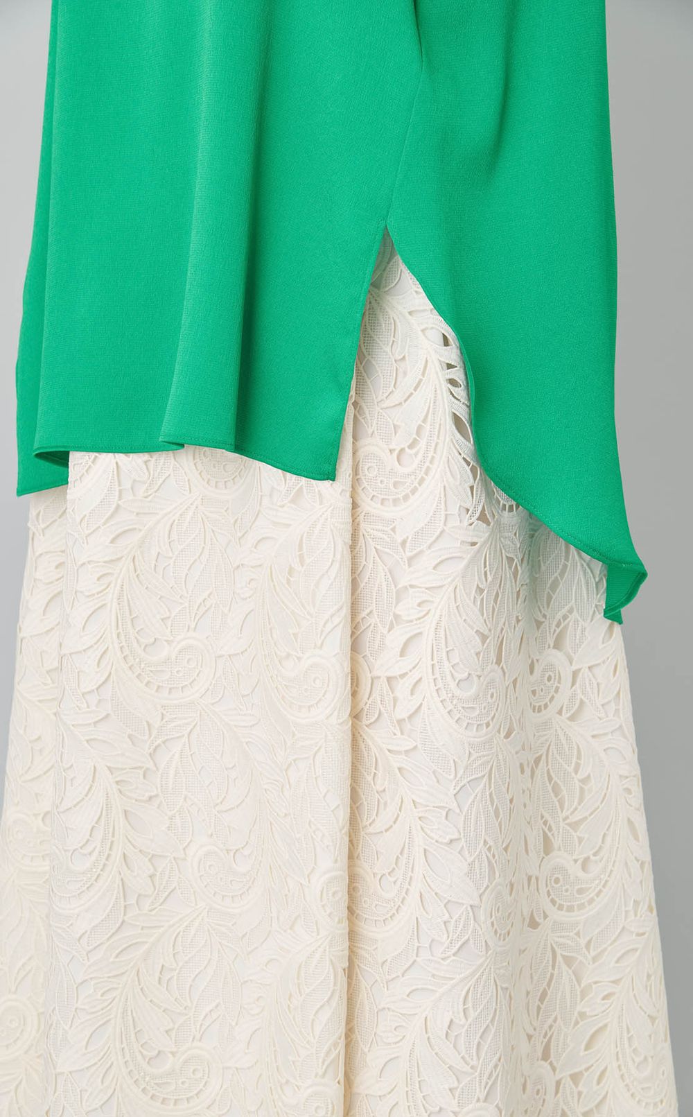 ラッフルスリーブブラウス