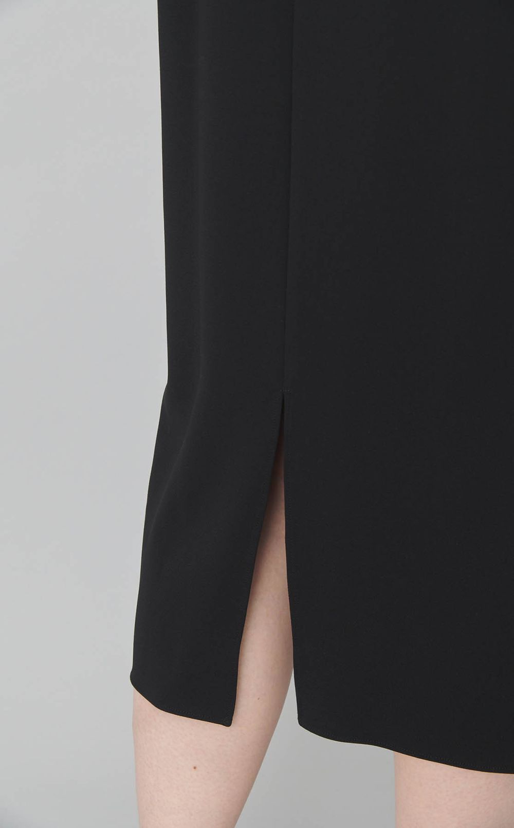 ケープバックノースリーブドレス