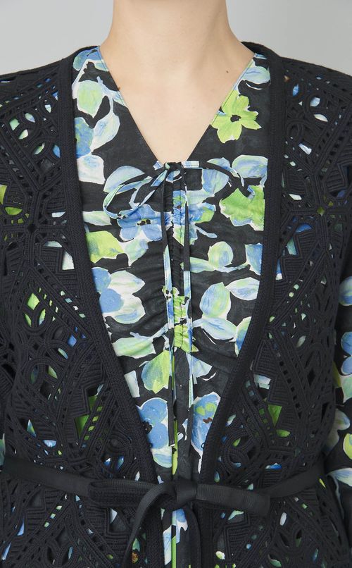 ダイヤエンブロイダリーベスト