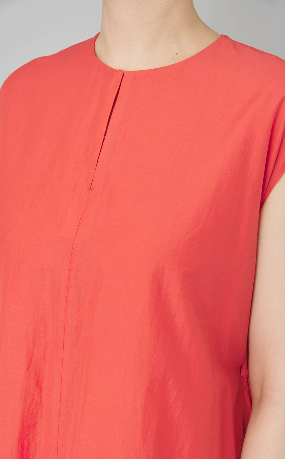 ノースリーブテントワンピース