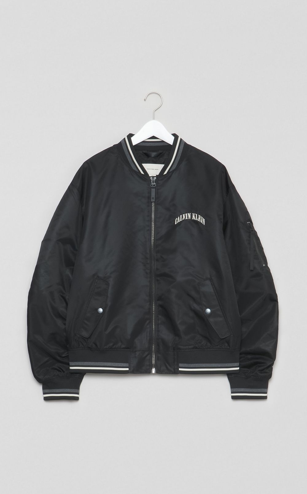 ジップアップナイロンブルゾン