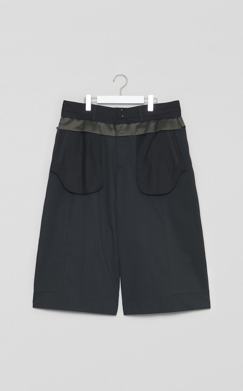 プリーツパネルパンツ