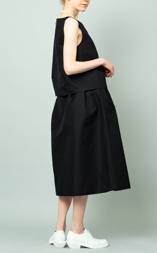 リトルブラックミディスカート