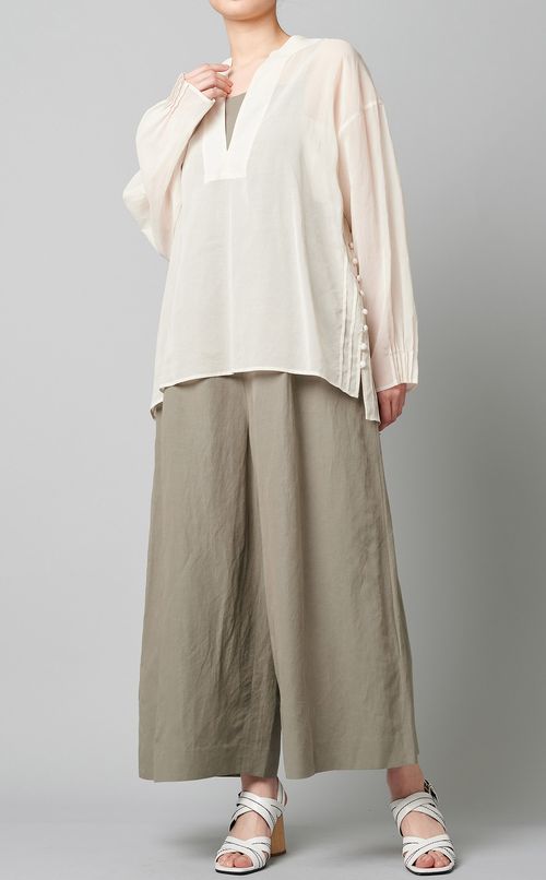 コットンVネックプルオーバー