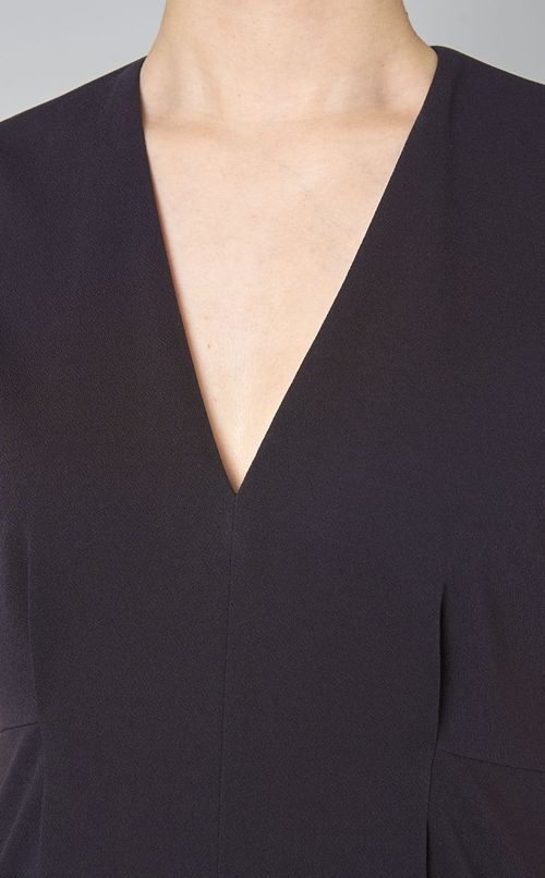 Vネックフレンチスリーブワンピース